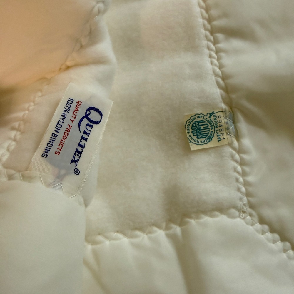 Vintage Quiltex White Satin Trim Baby Blanket ILGWU Union Made 36x50 - Picture 3 of 8